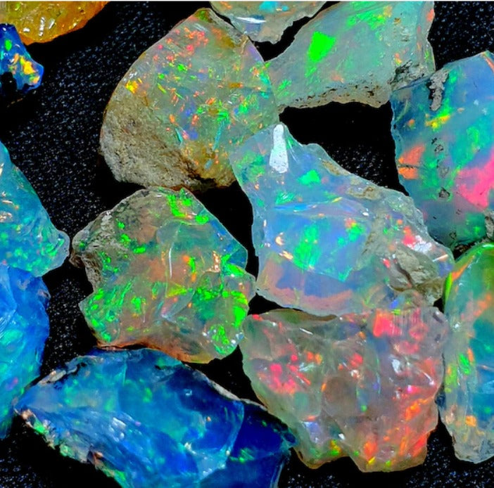 Opal Edelstein, weiß regenbogen farben, kronen Chakra Energie