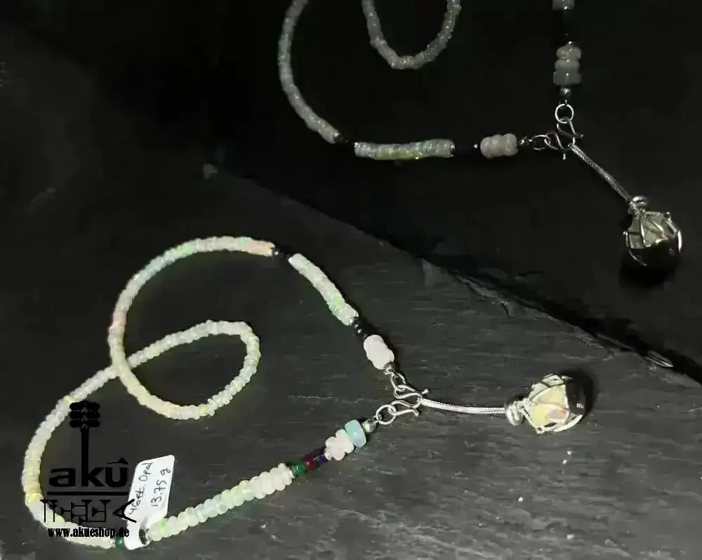 A+ Natürlich OPAL Lavalier Halskette, roher, Smaragd Rubin Saphir Edelsteine Heilungsenergie - AkueShop