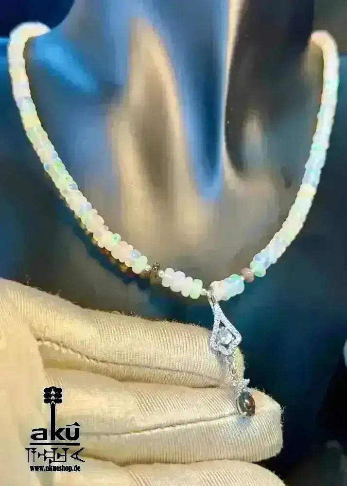 A+ Natürliche äthiopische Welo OPAL Halskette, weiße & schwarze Vollfeuer, 42.5ct, bis7,5mm - AkueShop
