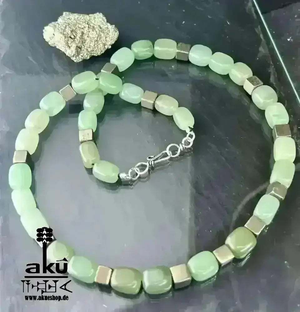 Handgefertigte Halskette, Aventurin & Pyrit naturlische Steine, 925er Silber, Herz Chakra, meditation energie - AkueShop