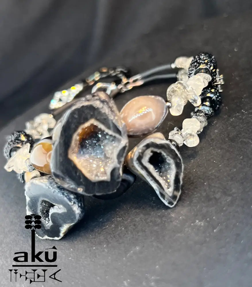 Ein zweireihiges Armreif Roher Sulemani Achat Geod Rutilquarz Gedächtnisdraht Armband