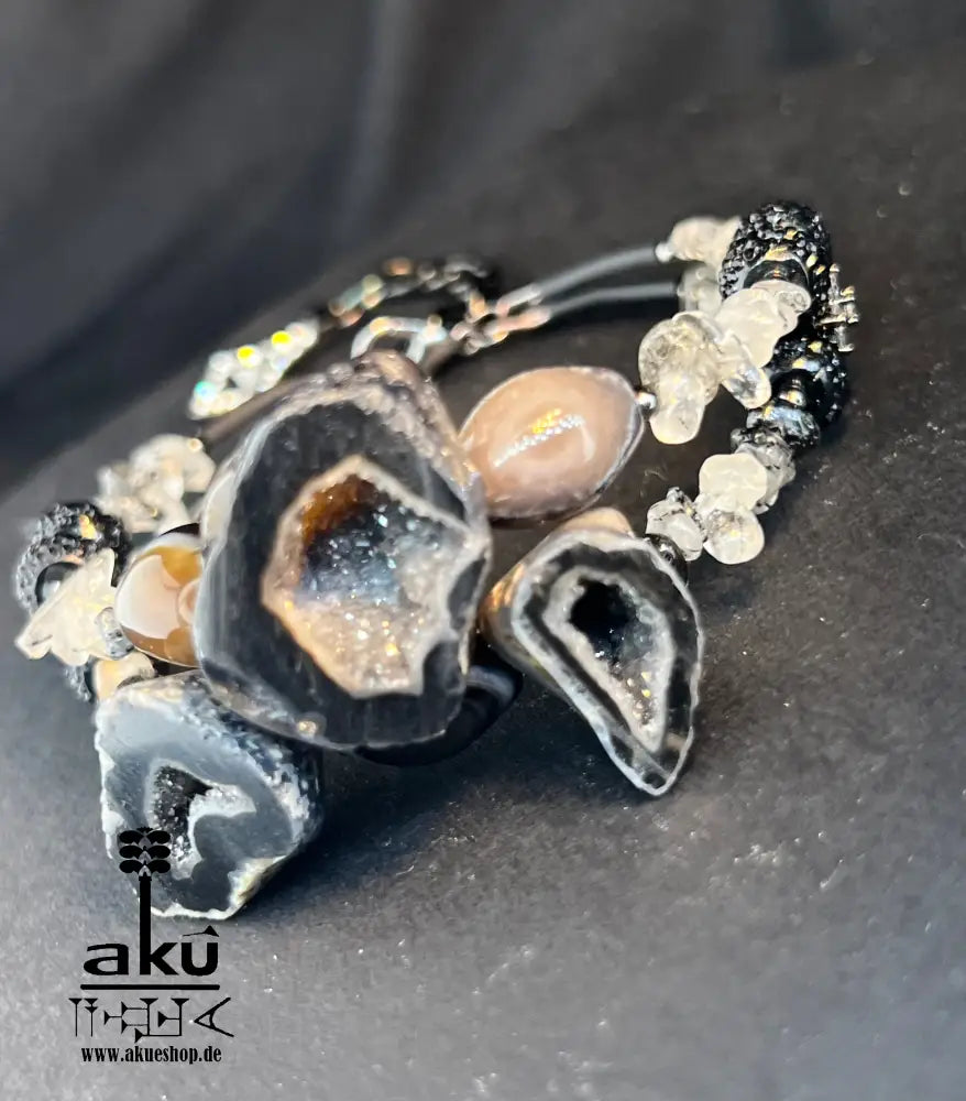 Ein zweireihiges Armreif Roher Sulemani Achat Geod Rutilquarz Gedächtnisdraht Armband