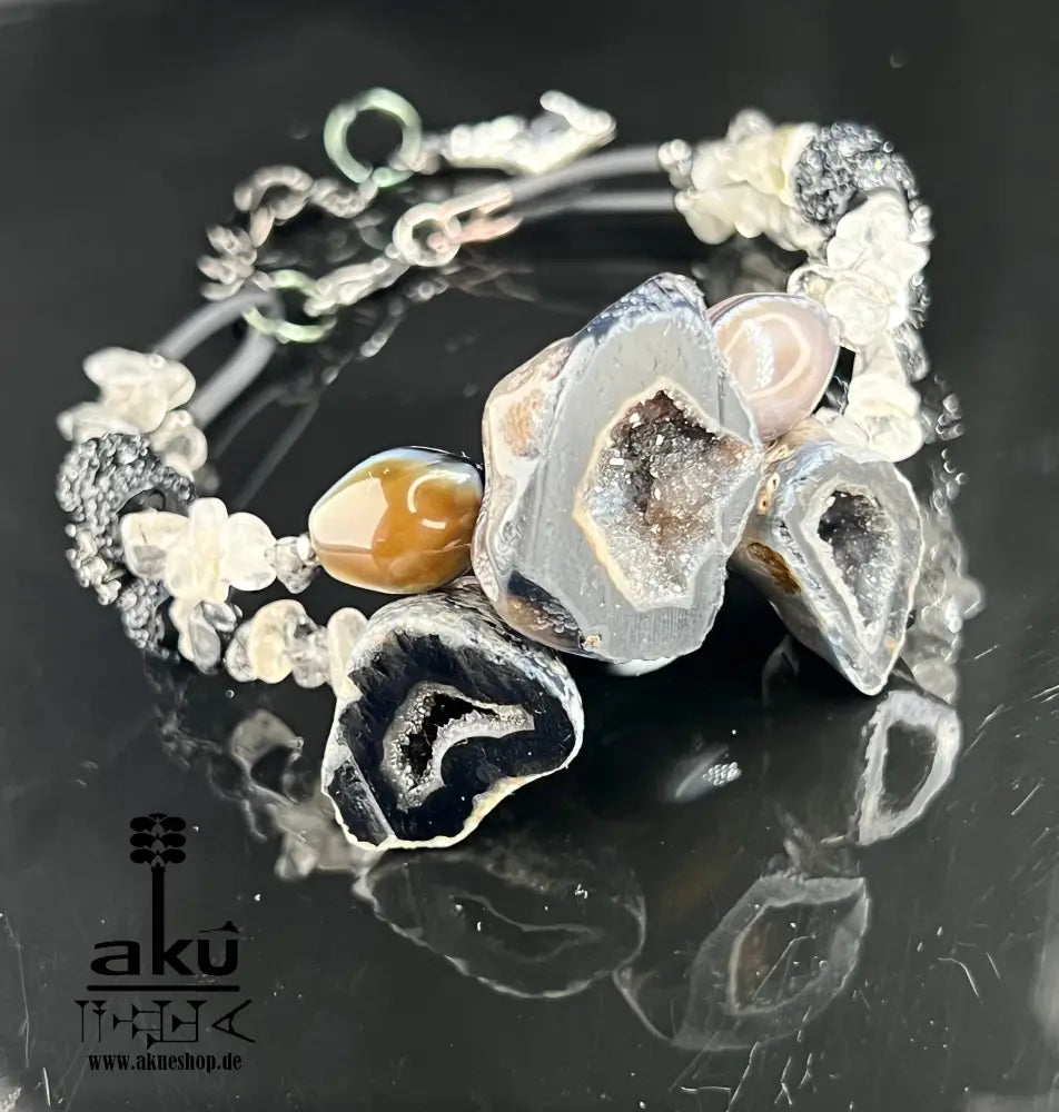 Ein zweireihiges Armreif Roher Sulemani Achat Geod Rutilquarz Gedächtnisdraht Armband