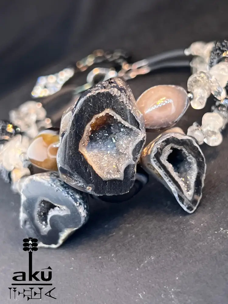 Ein zweireihiges Armreif Roher Sulemani Achat Geod Rutilquarz Gedächtnisdraht Armband