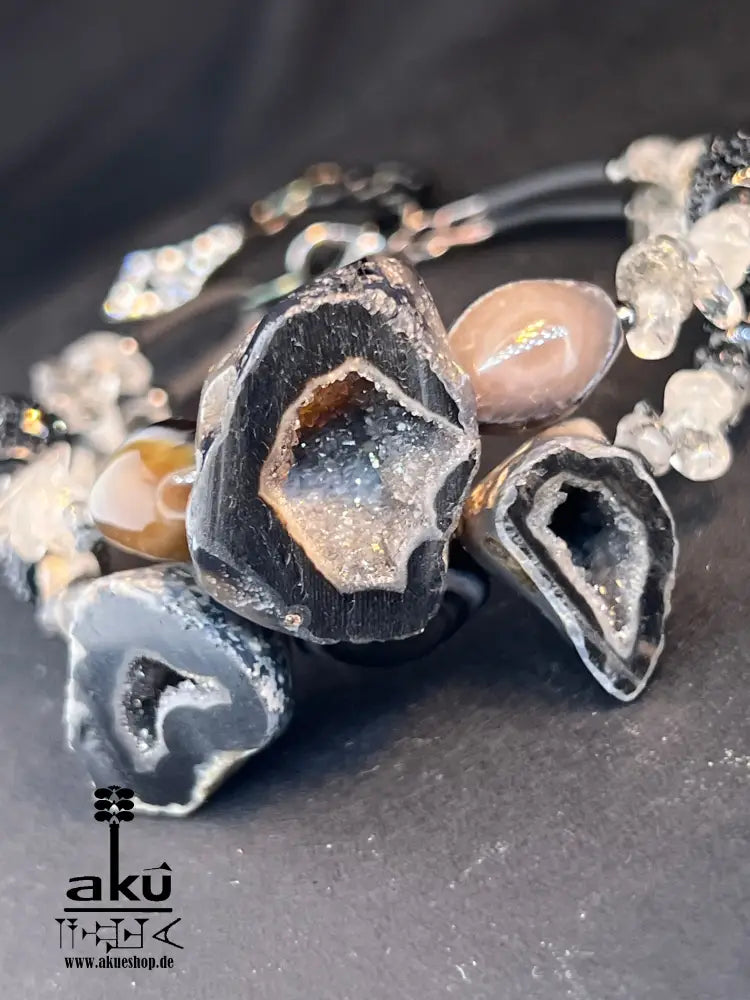 Ein zweireihiges Armreif Roher Sulemani Achat Geod Rutilquarz Gedächtnisdraht Armband