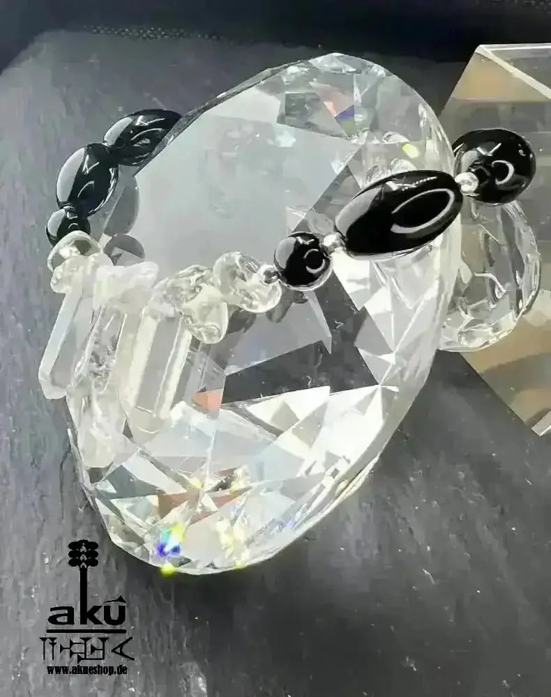 Handgefertigtes Armband Edelsteinen Quarz und Onyx Heilung, Schwarz und Weiß, Kronen - und Wurzelchakren - AkueShop