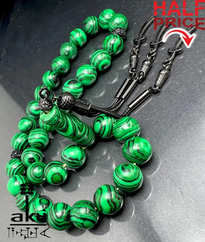 Malachit Tasbih, natürliche grüne Stein-Misbaha, islamischer Tesbih, Herzchakra-Energie, AkueShop, schwarze Quaste mit Zulfikar Thulfiqar Schwert Motiv.