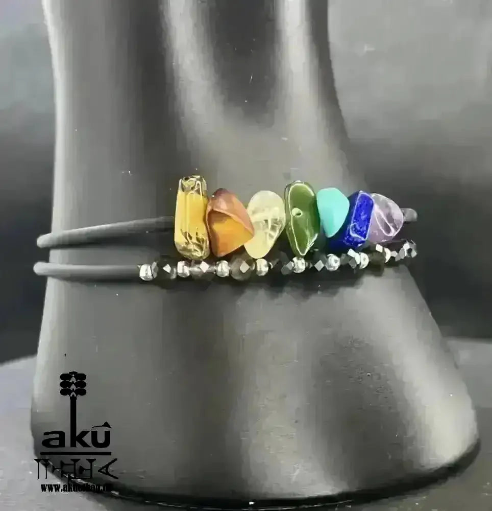 Memory - Draht - Armreif 7Chakras, natürlichen Edelsteinen handgefertigt, versilbert, Reiki - Meditation, Krone, drittes Auge, Hals, Herz, Solarplexus, Sakralwurzel, Chakren, Energie - AkueShop