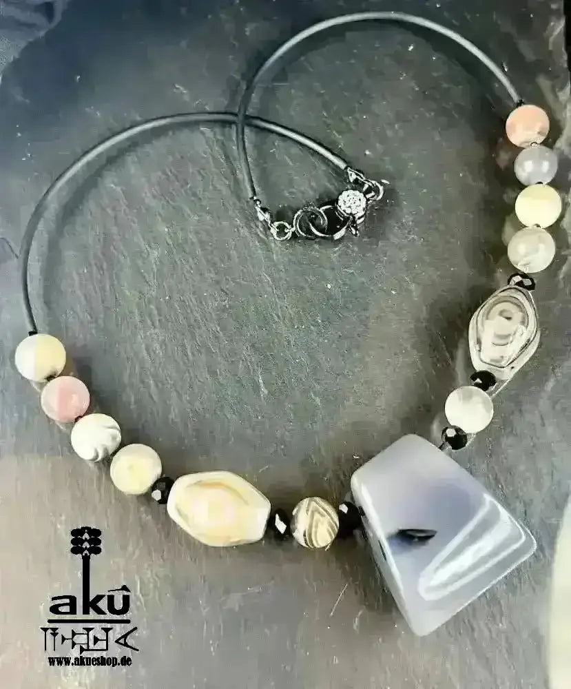 Natürliche Botswana & Sulemani - Achat - Halskette Wurzelchakra, negativer schutz Heilungsenergie, preisgünstiges Geschenk schwarzer Gummi - AkueShop