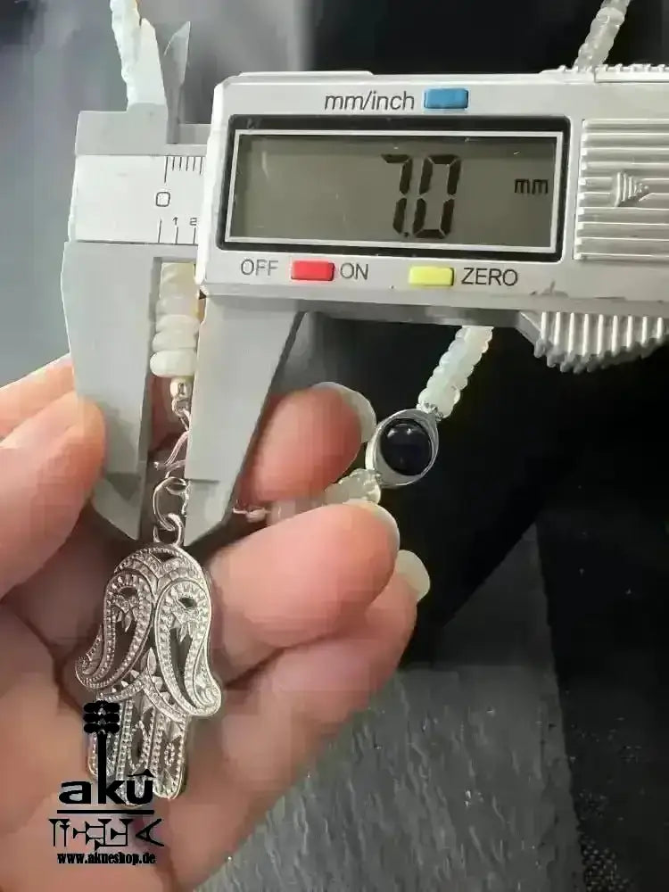 Natürliche weiße OPAL Lavalier Halskette, Hamsa Fatima böser Blickschutz, Lapislazuli Chakra - AkueShop