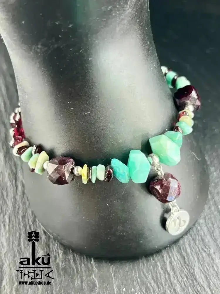 Natürliches Granat - und Amazonit - Armband, Januar - Glücksstein, Steinbock Sternzeichen 925er Silber, Herz und Halschakra - Energie - AkueShop