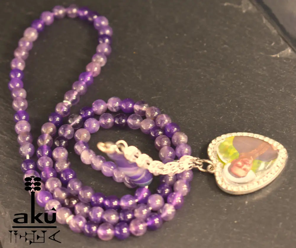 Personalisierte Tasbih mit 99 Amethystperlen, handgefertigt aus natürlichen 6 mm Perlen, mit herzförmigem Silberanhänger für Fotos und eleganter Quaste.