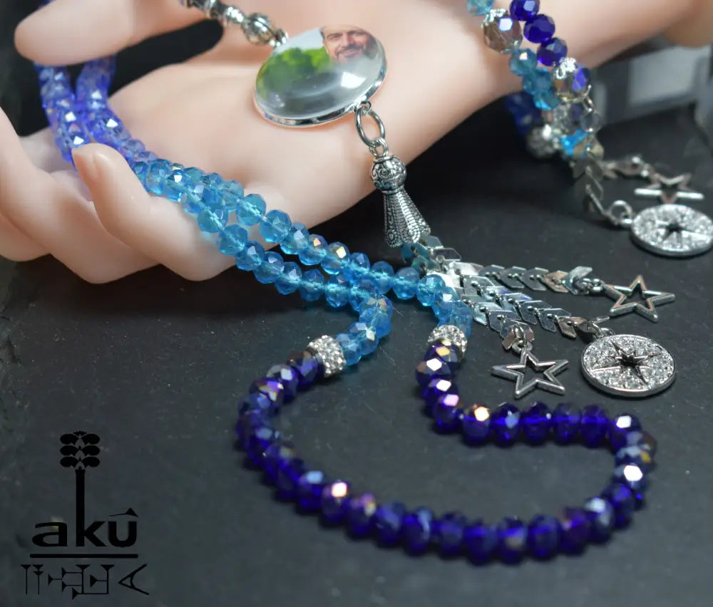 Personalisierte Tasbih und Armreif besteht aus 99 facettierte helle schimmernde Kristalleperlen.