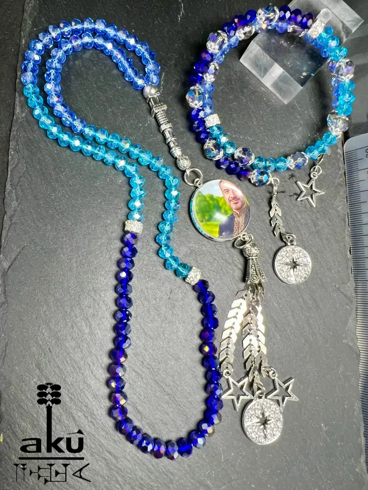 Personalisierte Tasbih und Armreif besteht aus 99 facettierte helle schimmernde Kristalleperlen.