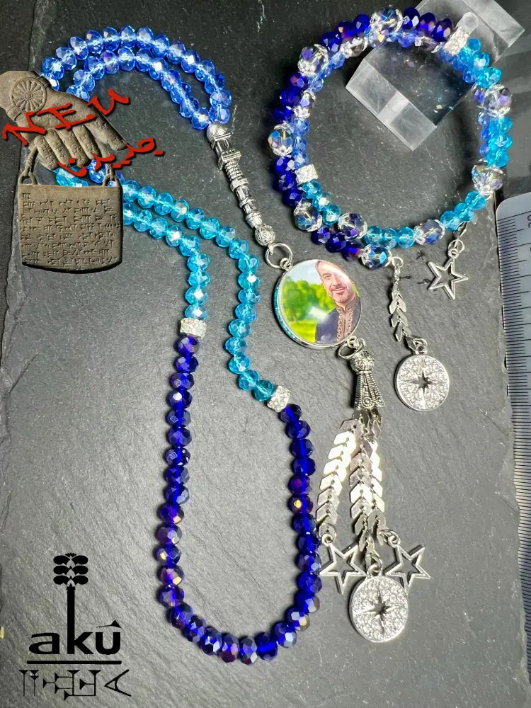 Personalisierte Tasbih und Armreif besteht aus 99 facettierte helle schimmernde Kristalleperlen.
