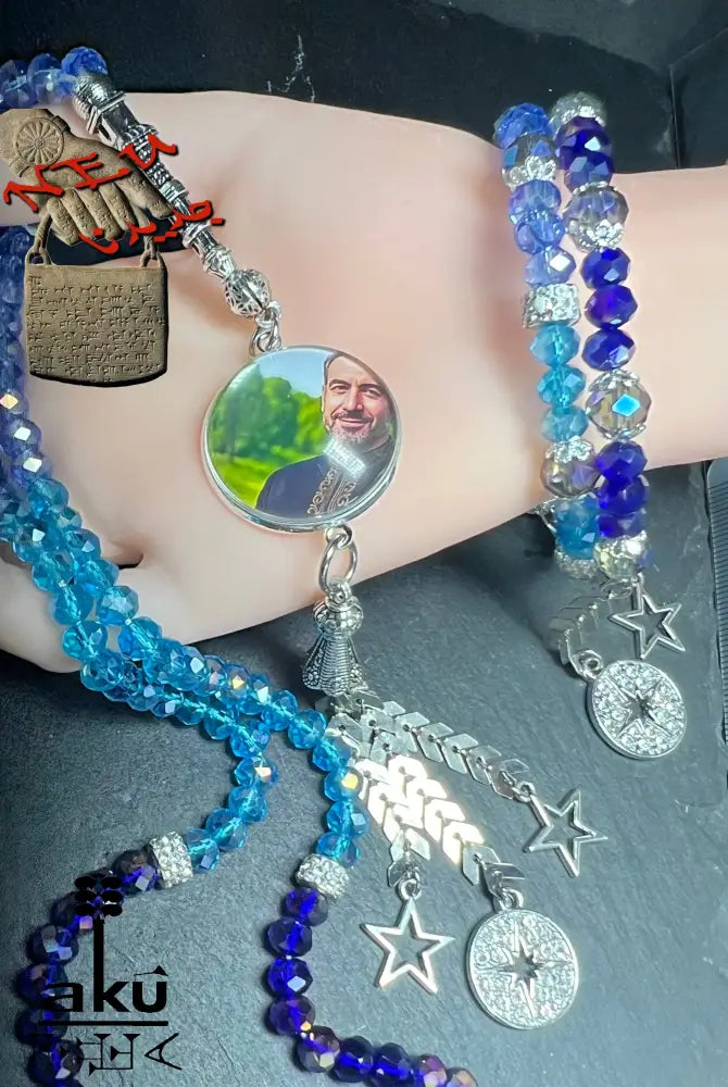 Personalisierte Tasbih und Armreif besteht aus 99 facettierte helle schimmernde Kristalleperlen.