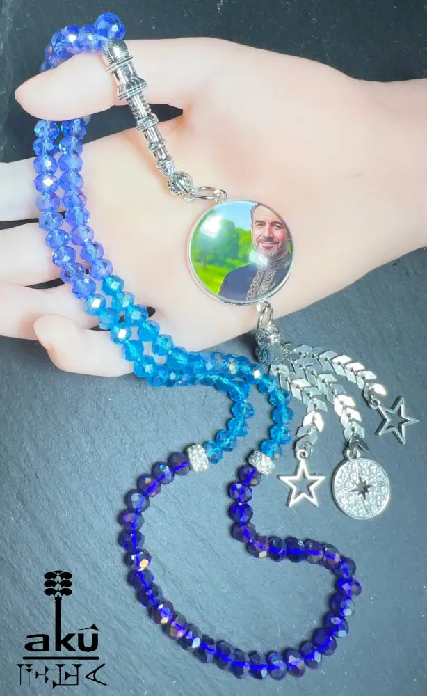 Personalisierte Tasbih und Armreif besteht aus 99 facettierte helle schimmernde Kristalleperlen.
