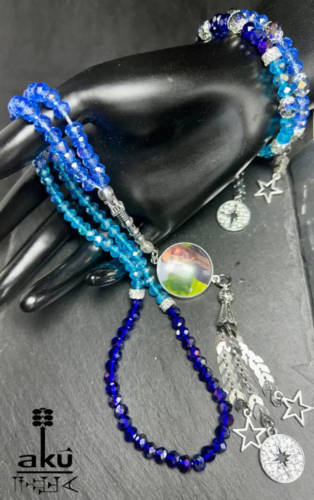 Personalisierte Tasbih und Armreif besteht aus 99 facettierte helle schimmernde Kristalleperlen.