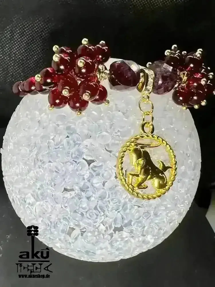 Steinbock Sternzeichen Glückskristalle Armband natürlicher Granat Edelstein, Wurzel, Hertzchakras - AkueShop