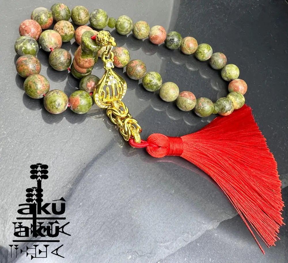 Unakit-Tasbih – 33 Perlen aus natürlichem Stein (10 mm) mit goldbeschichtetem 'Allah'-Anhänger. Perfekt für spirituelle Energie, Meditation oder als elegantes Geschenk für besondere Anlässe