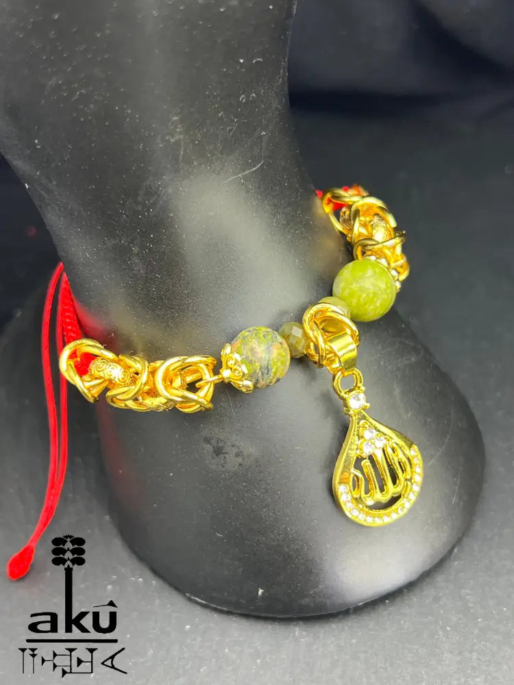 Unakit Tasbih und Armband aus natürlichem Stein (10 mm) mit goldbeschichtetem 'Allah'-Anhänger. Perfekt für spirituelle Energie, Meditation oder als elegantes Geschenk für besondere Anlässe