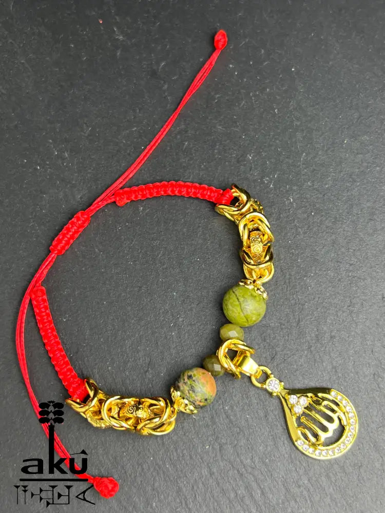 Unakit Tasbih und Armband aus natürlichem Stein (10 mm) mit goldbeschichtetem 'Allah'-Anhänger. Perfekt für spirituelle Energie, Meditation oder als elegantes Geschenk für besondere Anlässe