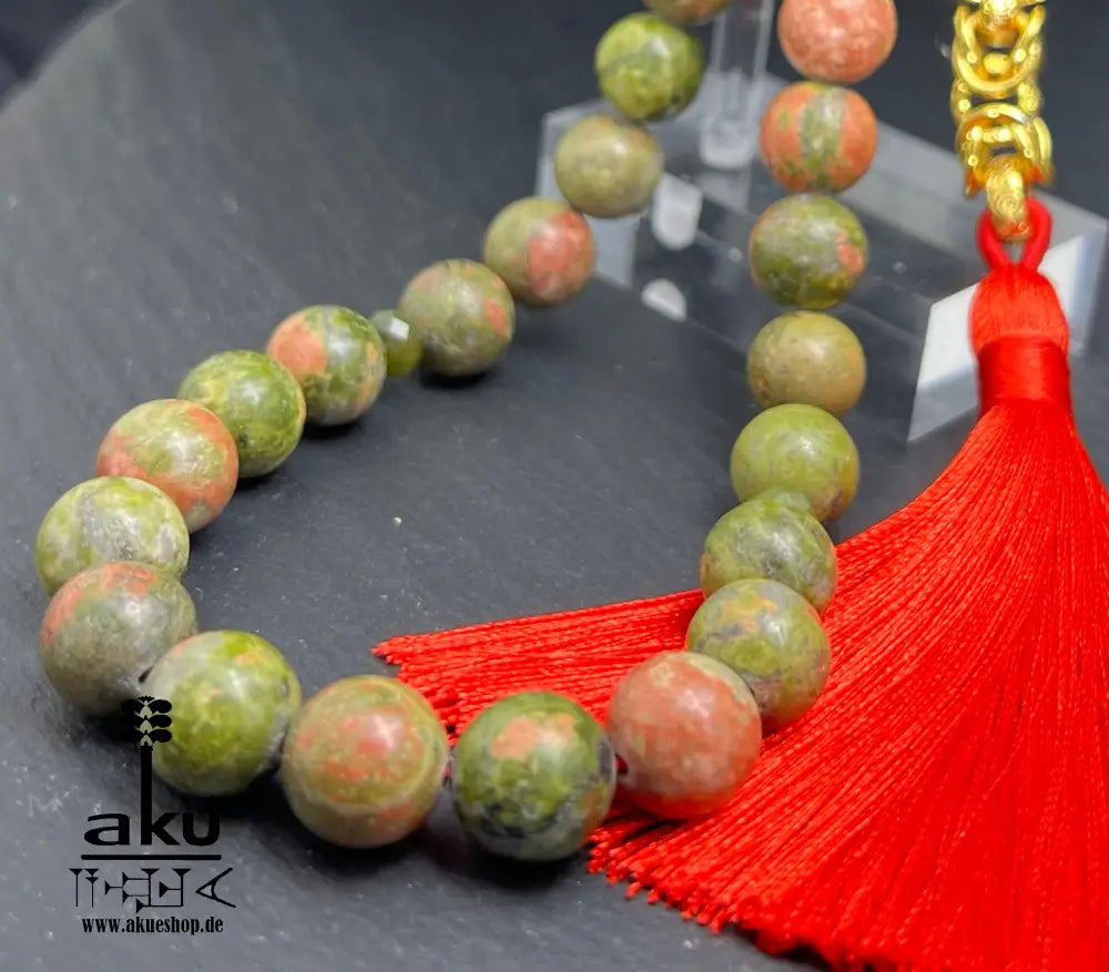 Unakit Tasbih 33 Perlen aus natürlichem Stein (10 mm) mit goldbeschichtetem 'Allah' Anhänger. Perfekt für spirituelle Energie, Meditation oder als elegantes Geschenk für besondere Anlässe
