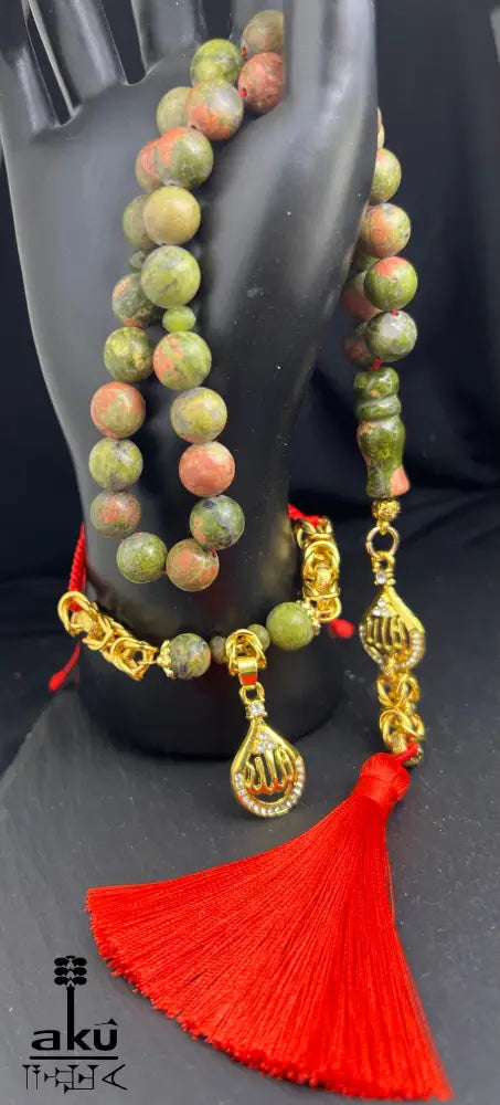 Unakit Tasbih und Armband aus natürlichem Stein (10 mm) mit goldbeschichtetem 'Allah'-Anhänger. Perfekt für spirituelle Energie, Meditation oder als elegantes Geschenk für besondere Anlässe