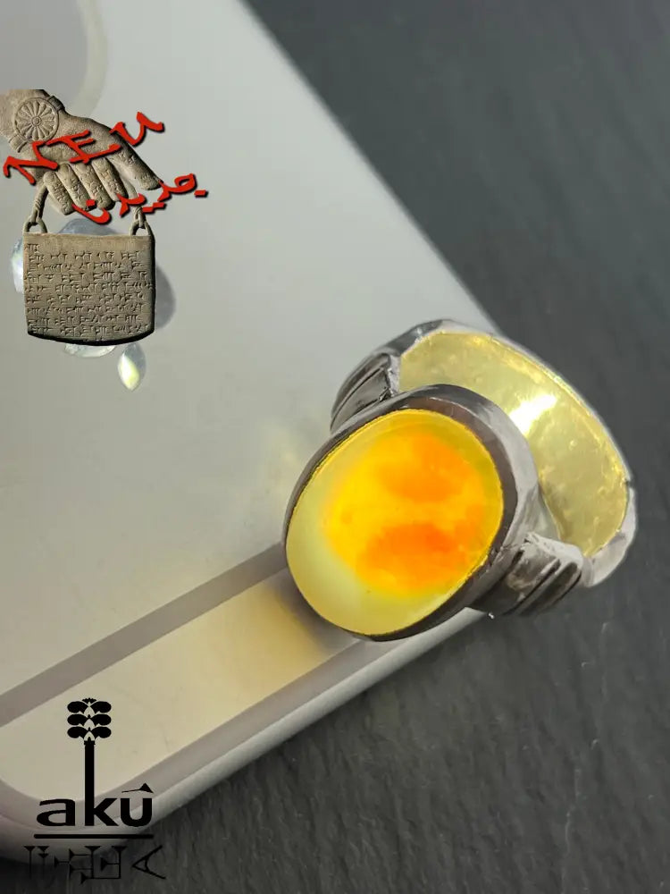 Ovaler Bildachat-Ring mit Lichtdurchlässigkeit und inneren Strukturen