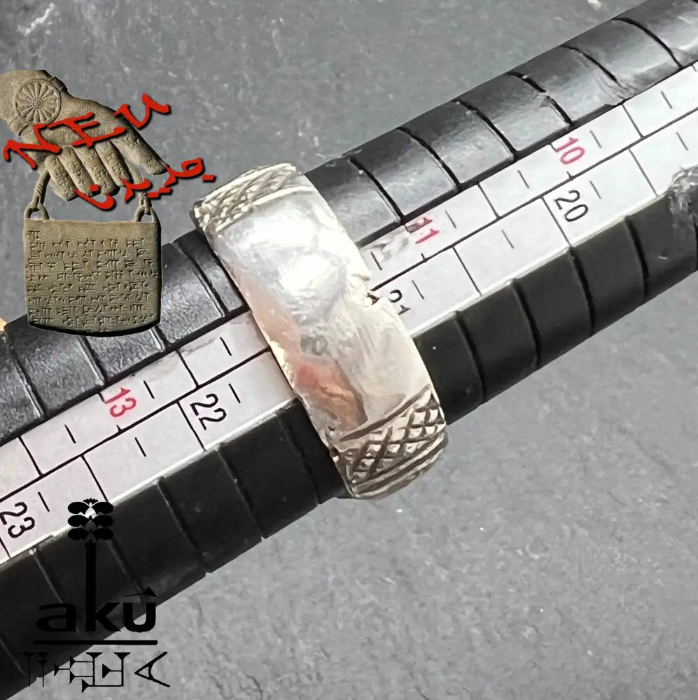 Ring auf Ringmaßstab bei Größe EU 66/ US 12