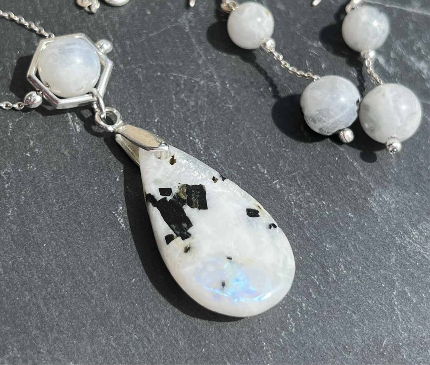 Mondstein natürliche Steine, regenbogen Farben, AkueShop Produkte, 925er silber, handgefertigt schmuck