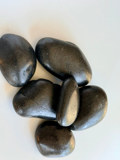 Hot Stone Massagesteine Set aus 100% Basalt (6 Steine)