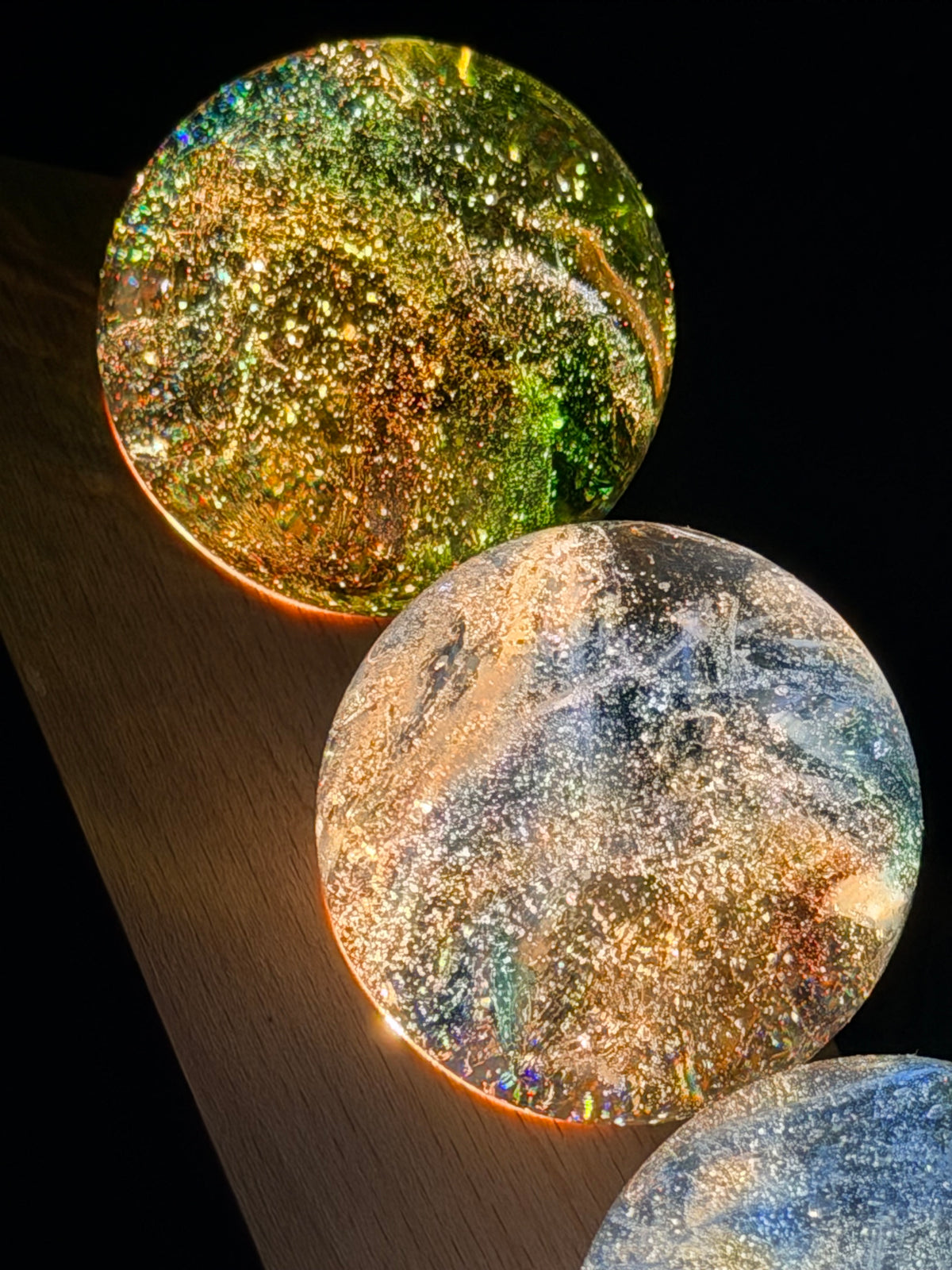 3D Planet Galaxy Kristallkugeln mit LED Holzsockel 7er Set Deko Nachtlicht, für die 7 Chakras