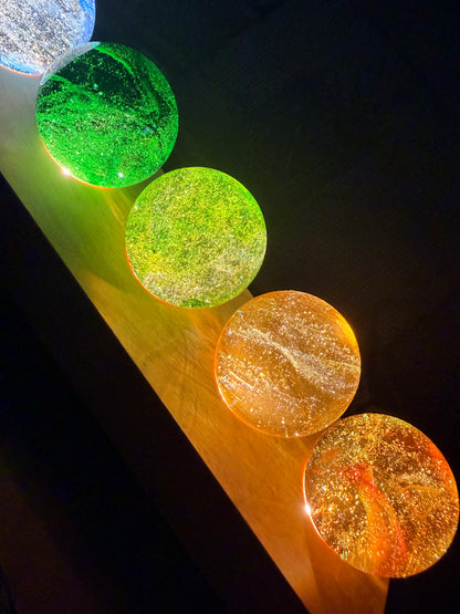 3D Planet Galaxy Kristallkugeln mit LED Holzsockel 7er Set Deko Nachtlicht, für die 7 Chakras