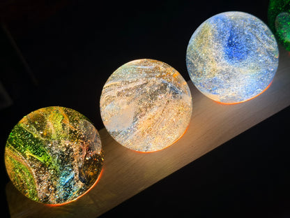 3D Planet Galaxy Kristallkugeln mit LED Holzsockel 7er Set Deko Nachtlicht, für die 7 Chakras