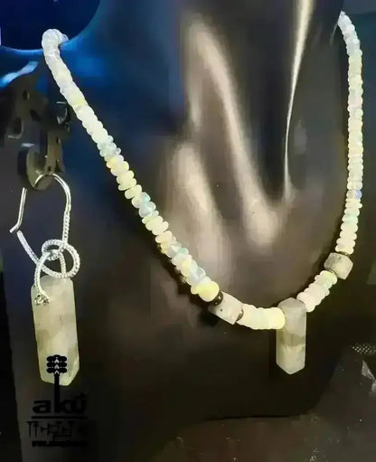 A+ Natürliche äthiopische weiß OPAL Schmuckset Vollfeuer, 42.5ct, bis7,5mm, mit Labradorit stein Halskette & Ohrringe, - AkueShop