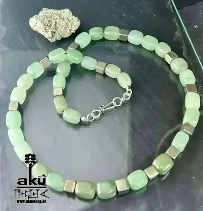 Handgefertigte Halskette, Aventurin & Pyrit naturlische Steine, 925er Silber, Herz Chakra, meditation energie - AkueShop