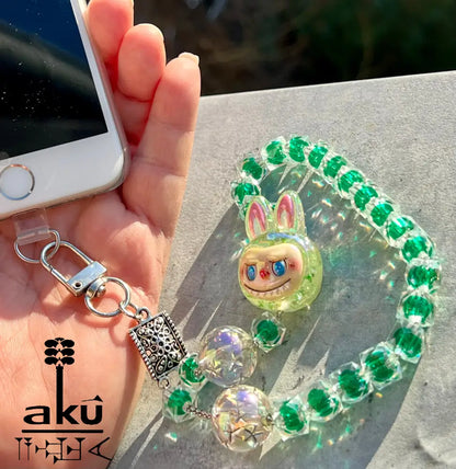 Bunte Acryl Handy-Kette mit Labubu-Style Charm – Perlen Handyband