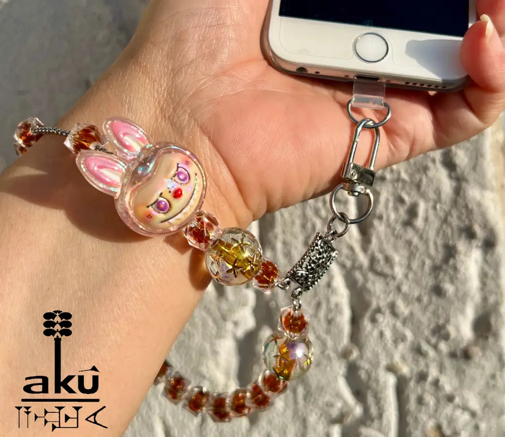 Bunte Acryl Handy-Kette mit Labubu-Style Charm – Perlen Handyband