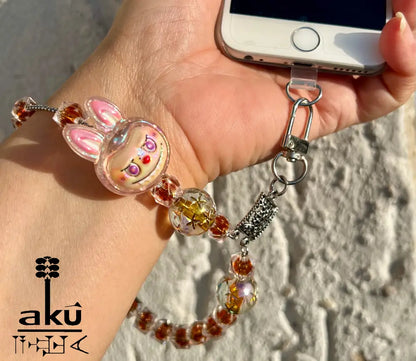 Bunte Acryl Handy-Kette mit Labubu-Style Charm – Perlen Handyband