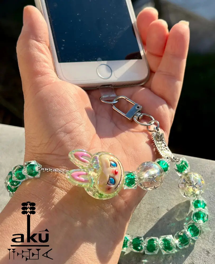 Bunte Acryl Handy-Kette mit Labubu-Style Charm – Perlen Handyband