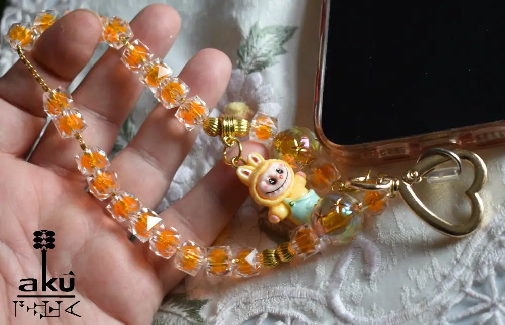 Bunte Acryl Handy-Kette mit Labubu-Style Charm – Perlen Handyband