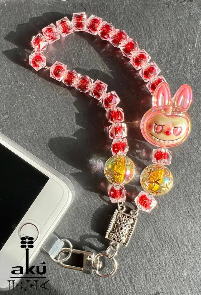 Bunte Acryl Handy-Kette mit Labubu-Style Charm – Perlen Handyband