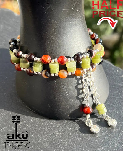 Breites Unisex-Armband mit Quaste, Sumerisch inspiriertes Schmuckdesign mit Edelsteinen