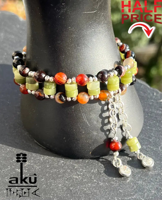 Breites Unisex-Armband mit Quaste, Sumerisch inspiriertes Schmuckdesign mit Edelsteinen
