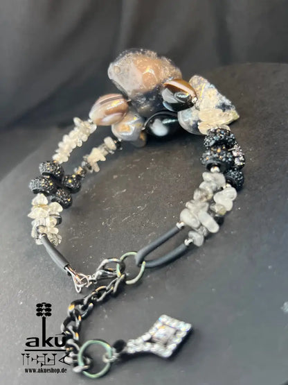 Ein zweireihiges Armreif Roher Sulemani Achat Geod Rutilquarz Gedächtnisdraht Armband