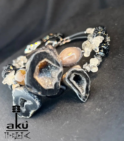 Ein zweireihiges Armreif Roher Sulemani Achat Geod Rutilquarz Gedächtnisdraht Armband