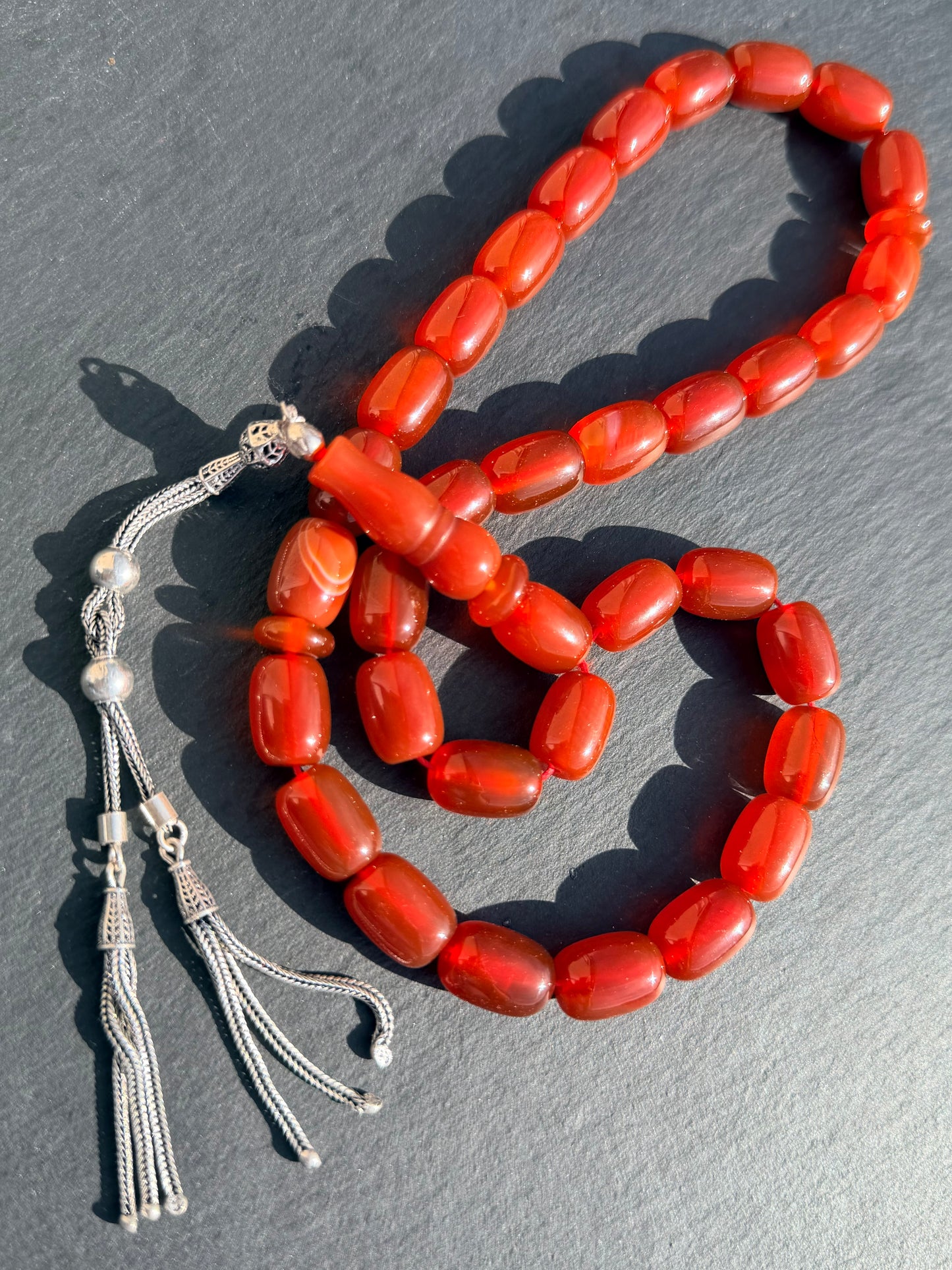 Rote Gebetskette aus natürlichen Achat -Akik- 33 Perlen, Große Tasbih, 925er Sterlingsilber-Quaste, Islamisches Geschenk, Meditationskette