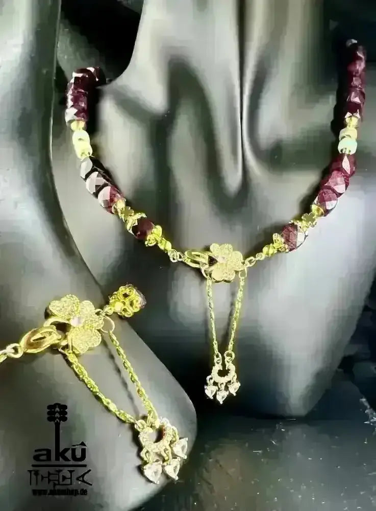 Natürliches Granat - und Amazonit - Set Halskette und Armband vergoldet, Januar - Glücksstein, Steinbock Sternzeichen Herz und Halschakra - Energie - AkueShop