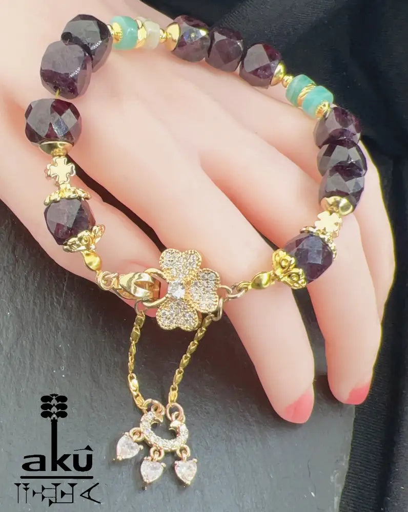 Natürliches Granat - und Amazonit - Set Halskette und Armband vergoldet, Januar - Glücksstein, Steinbock Sternzeichen Herz und Halschakra - Energie - AkueShop